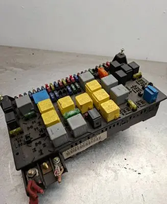 Mercedes-Benz ML W163 Fuse module 1635450205 08200101 4B0857680B