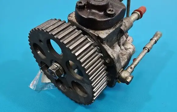 Opel Astra J Fuel injection high pressure pump 55586500 IMPRK1571038