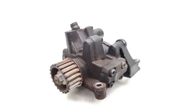 Nissan Juke I F15 Fuel injection high pressure pump 167008557R A2C53351931