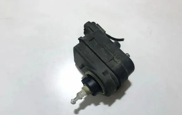 Headlight level adjustment motor