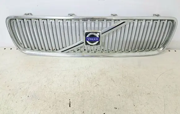 Volvo V70 Front bumper upper radiator grill