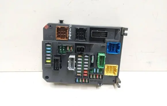 Peugeot 508 RXH Fuse module 966499238000 S180121005G BSIQ0500
