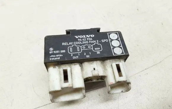 Volvo S70 V70 V70 XC Coolant fan relay 9442934