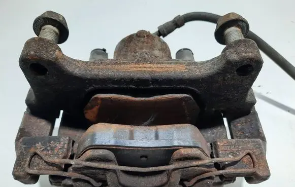 Skoda Superb B6 (3T) Front brake caliper