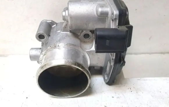 Ford Focus Throttle valve