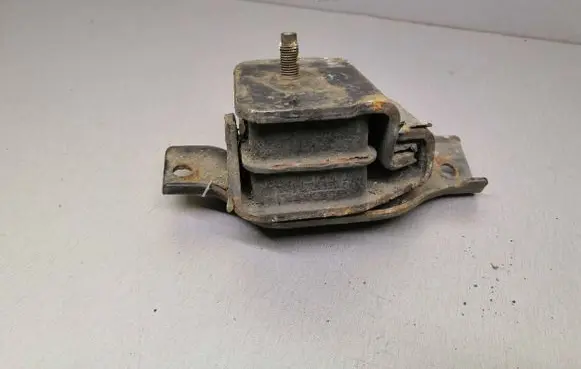Subaru Legacy Engine mount bracket 41022FA090 1F5017