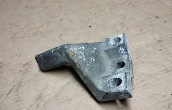 Chrysler Pacifica Engine mounting bracket
