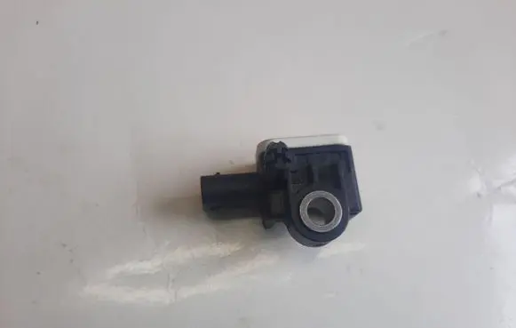 Mercedes-Benz CLA C117 X117 W117 Airbag deployment crash/impact sensor A1668210151