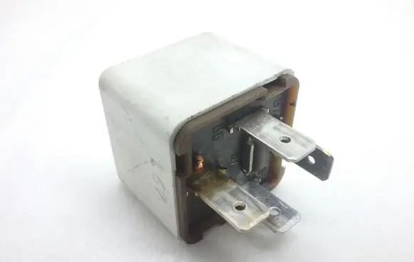 Opel Meriva A Light washer relay 8D0951253