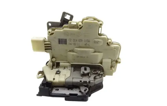 Volkswagen PASSAT B7 Rear door lock 3C4839015A