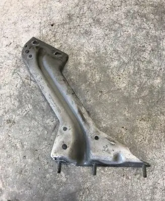 Audi Q5 SQ5 Fender mounting bracket 8R0821135