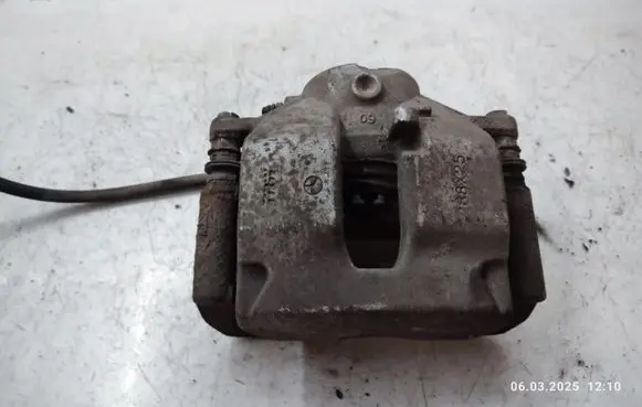 Mercedes-Benz C W204 Front brake caliper