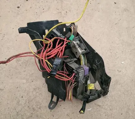 Renault Clio II Fuse box set 7703297565