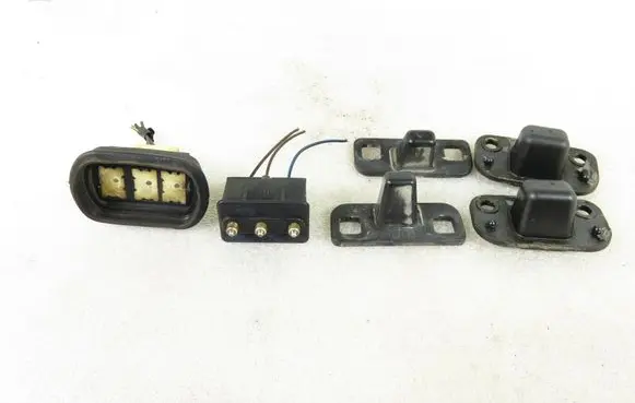 Opel Combo C Front door sensor 90582490