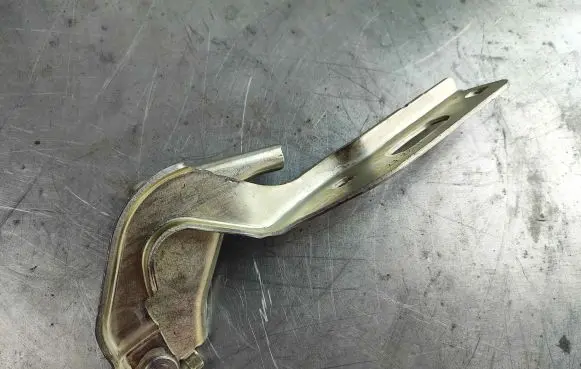Seat Leon (5F) Engine bonnet/hood hinges 5F0823302B