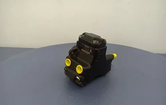 Mercedes-Benz Vaneo W414 Fuel injection high pressure pump A6110700501