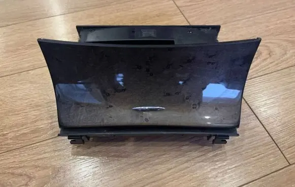 Mercedes-Benz E W211 Car ashtray A2116802852