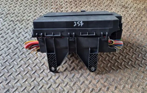 Jaguar XE Fuse box set GX7314A067DB