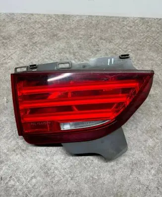 Tailgate rear/tail lights