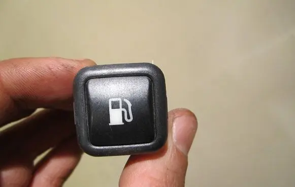 Volkswagen PASSAT B5 Fuel tank opening switch 3B0959833A