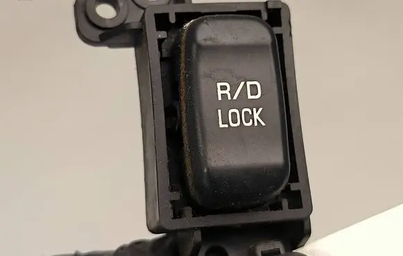 Mitsubishi Pajero Other switches/knobs/shifts 