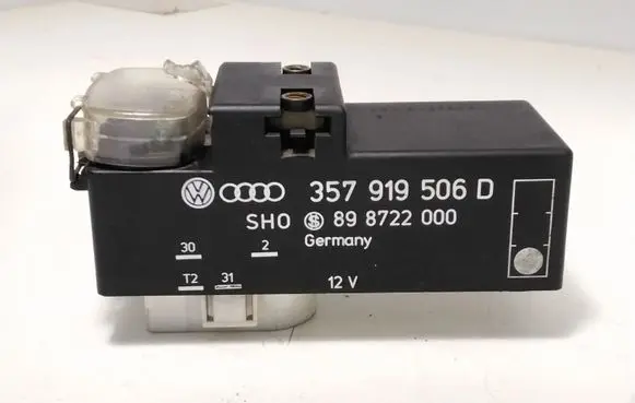 Volkswagen PASSAT B4 Coolant fan relay 357919506D 898722000