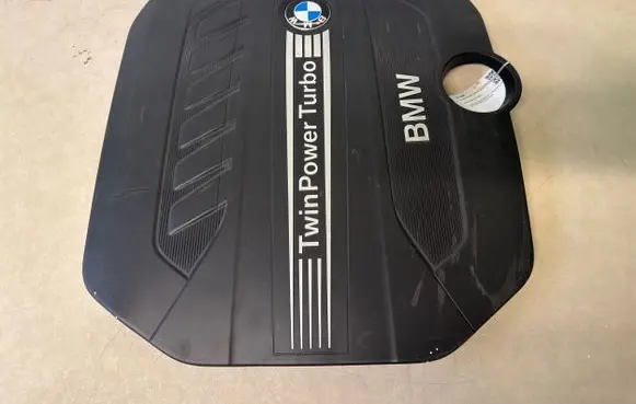 BMW 4 F32 F33 Engine cover (trim) 7823215 8511484