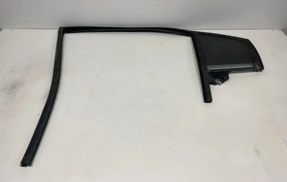 Dodge Charger Rear vent window glass 43R000183 E000989 DOT8655YGM535
