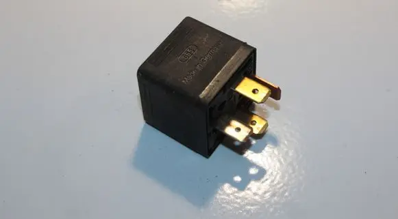 Volkswagen PASSAT B5 Other relay 0332014156