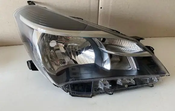 Toyota Yaris Headlight/headlamp