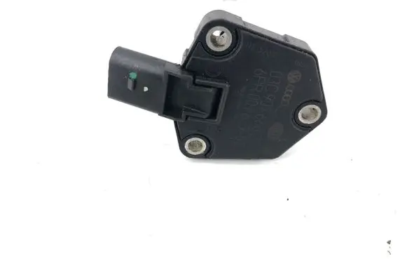 Volkswagen Touran I Oil pressure sensor 03C907660G