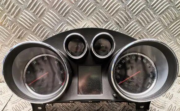 Opel Insignia A Speedometer (instrument cluster) 13327313