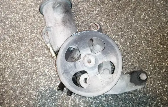 Toyota Yaris Power steering pump