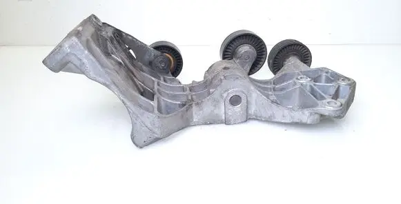 Mercedes-Benz B W245 Generator/alternator bracket 