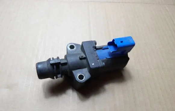 Ford Kuga II Coolant heater control valve BM5G8C605DB H82NE