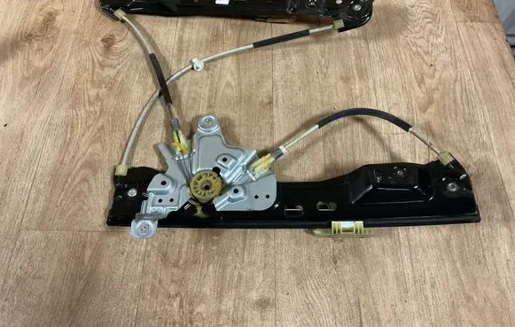 Opel Insignia A Front window lifting mechanism without motor 13302452 964838104