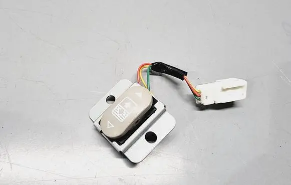Nissan Qashqai Sunroof switch 254504EA0B