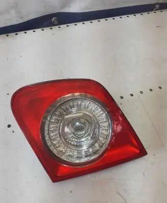 Volkswagen Jetta V Tailgate rear/tail lights 1K5945094 983152