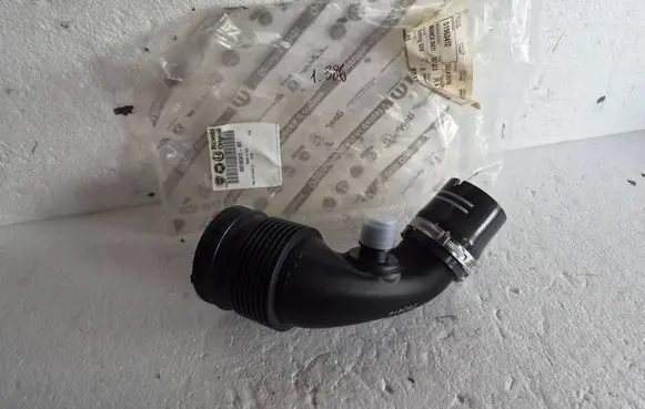 Fiat 500L Air intake hose/pipe 51963412