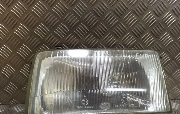 Volkswagen Transporter - Caravelle T4 Headlight/headlamp 0244437