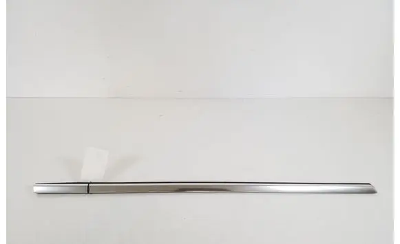 Mercedes-Benz GLA W156 X156 Front door glass trim molding A1567250282