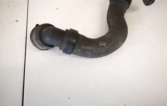 Engine coolant pipe/hose