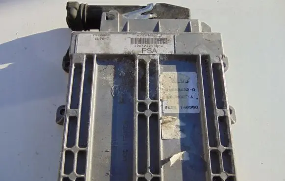 Peugeot 406 Engine control unit/module 9632425880