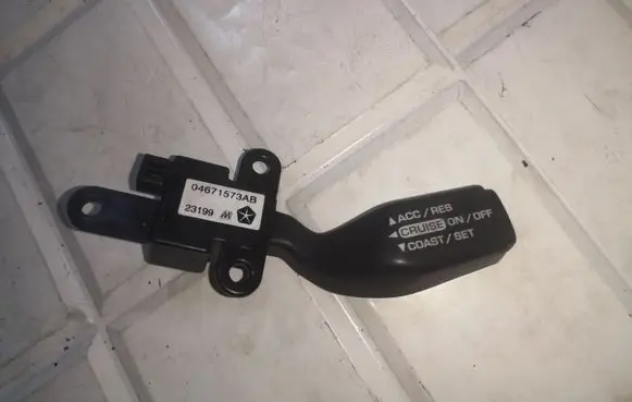 Chrysler PT Cruiser Cruise control switch 04671573AB 23199