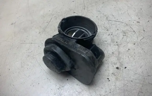 Volkswagen Touran I Throttle valve 038128063G