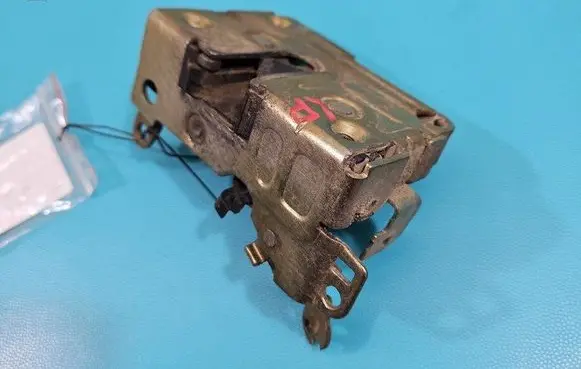 Renault Master II Front door lock IMPRK1462902
