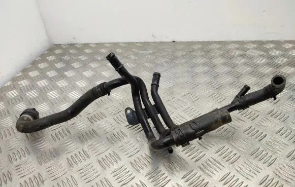 Volkswagen PASSAT B8 Engine coolant pipe/hose 04L121064AF 5Q0122101S