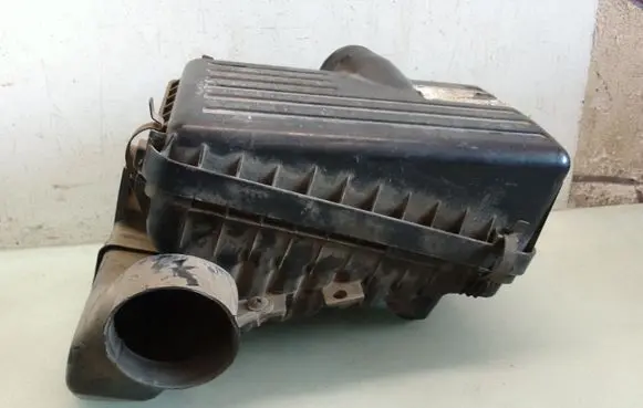Opel Frontera B Air filter box 8971389621