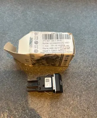 Skoda Superb B6 (3T) ESP (stability program) switch 3T0927134C 10014906