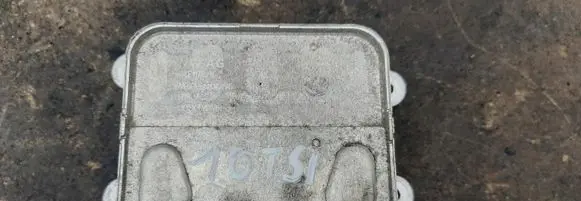 Volkswagen Golf VII Engine oil radiator 04E117024L